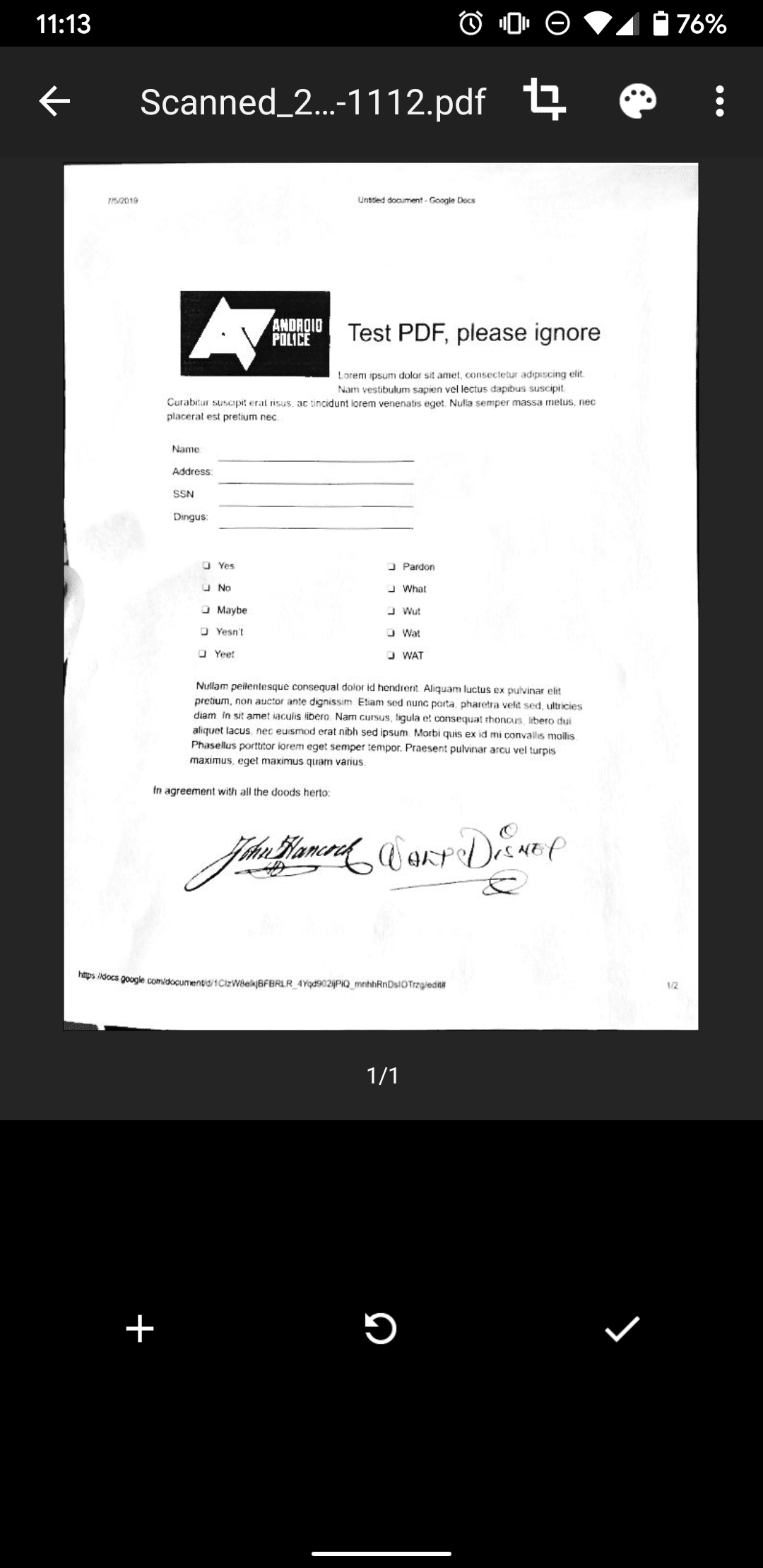 εφαρμογή σάρωσης που δείχνει έγγραφο σε μαύρο φόντο