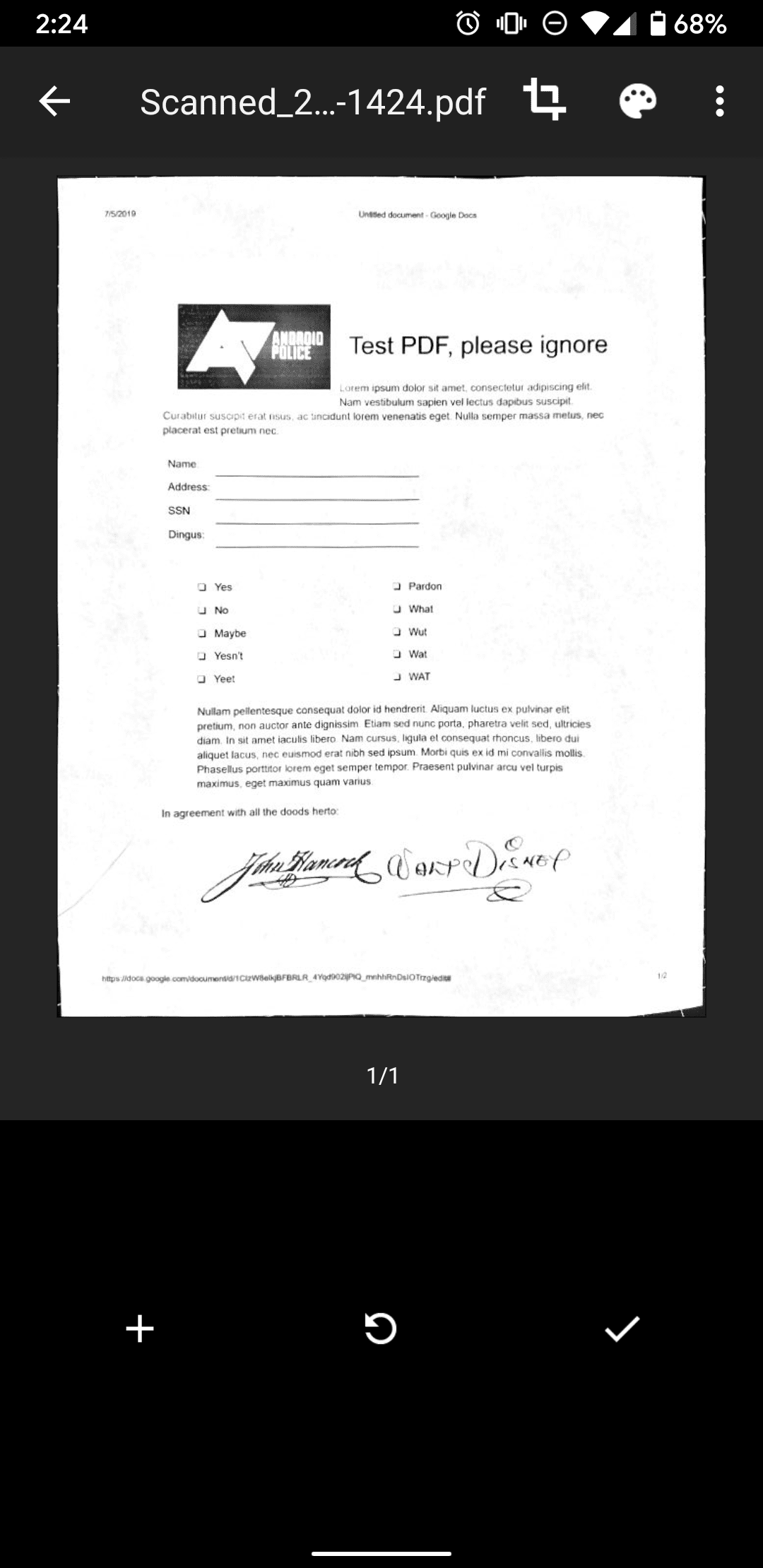 εφαρμογή σάρωσης που δείχνει έγγραφο που στηρίζεται σε μαύρο τραπέζι