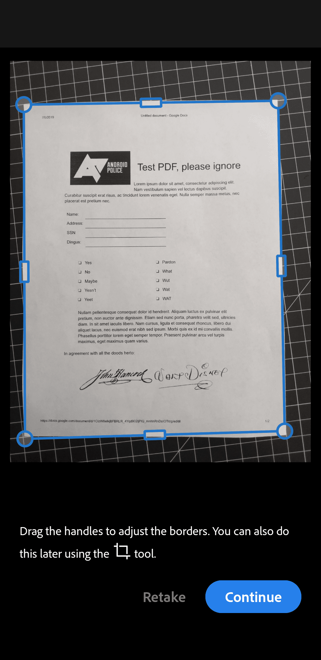 εφαρμογή σάρωσης που δείχνει έγγραφο σε μαύρο φόντο