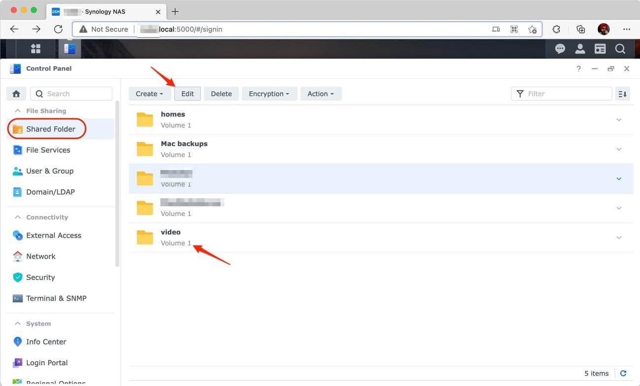 Screenshot shows Synology Drive 'Shared Folder' opened.
