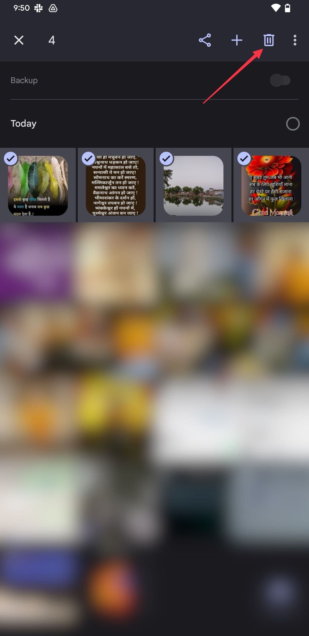 Επιλέγοντας πολυμέσα WhatsApp στο Google Photos και πατώντας το εικονίδιο του κάδου απορριμμάτων