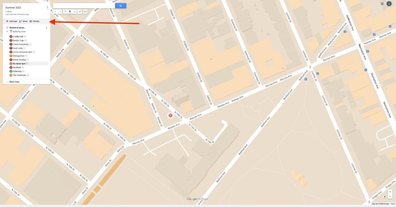 Google My Maps με ένα βέλος που δείχνει προς την επάνω γραμμή