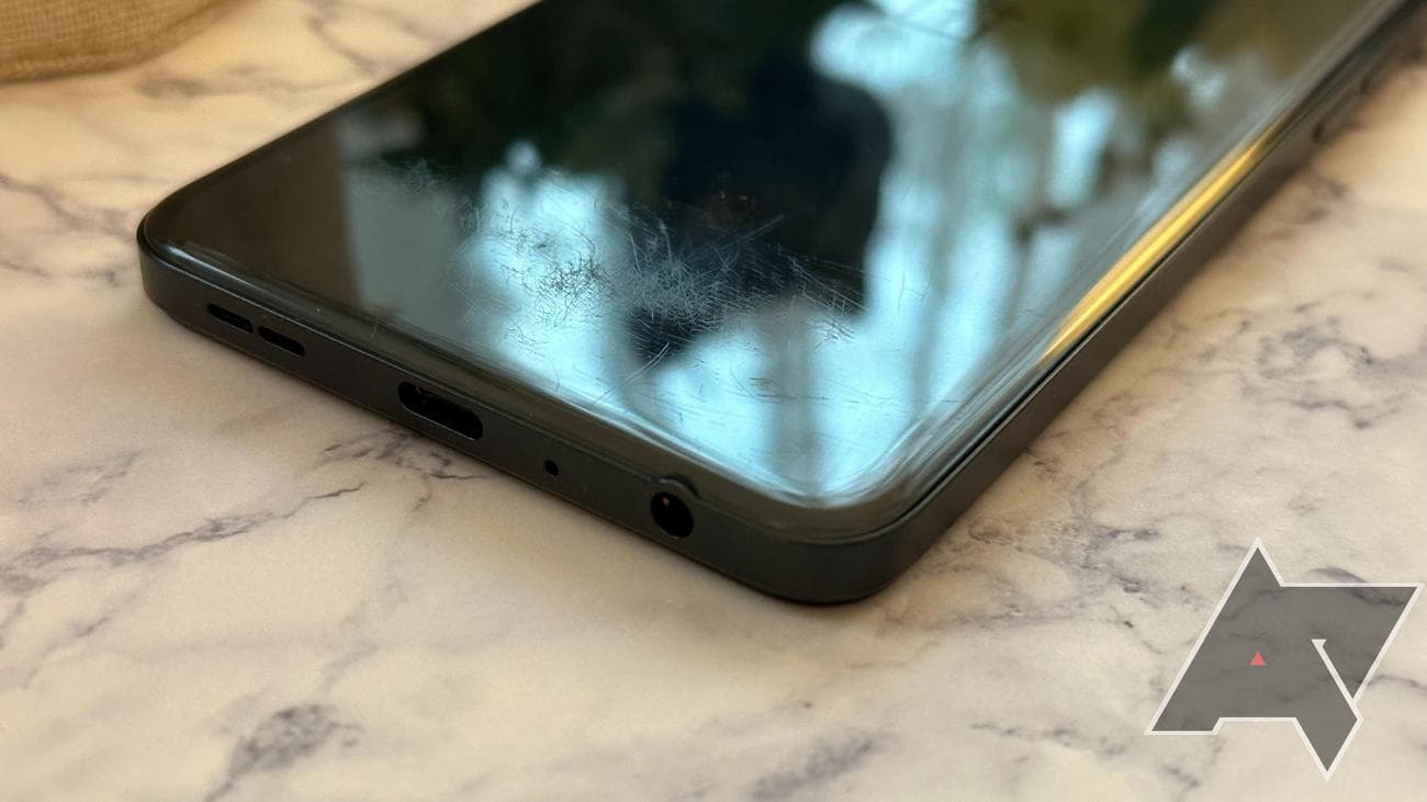 Γρατσουνιές στο OnePlus Nord N30