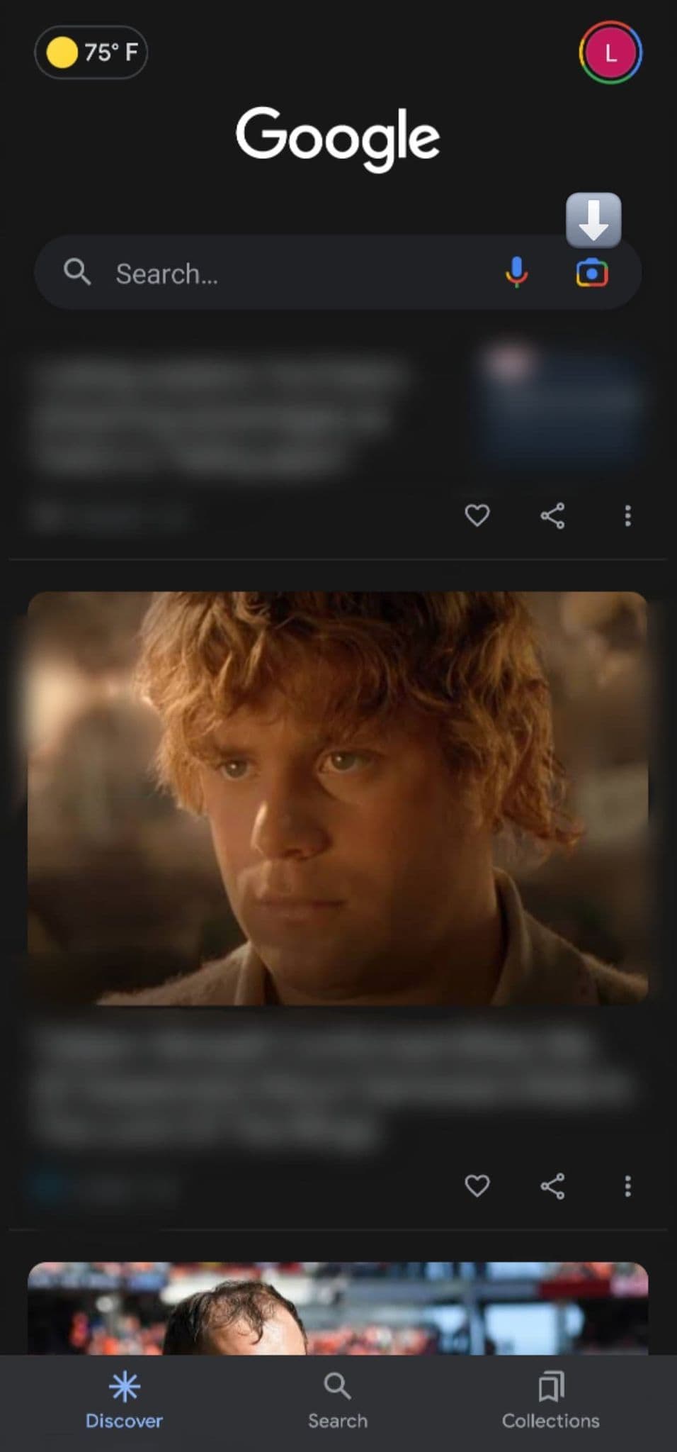 Η εικόνα δείχνει την αρχική σελίδα της εφαρμογής google με ένα βέλος που δείχνει το εικονίδιο του Google Lens.