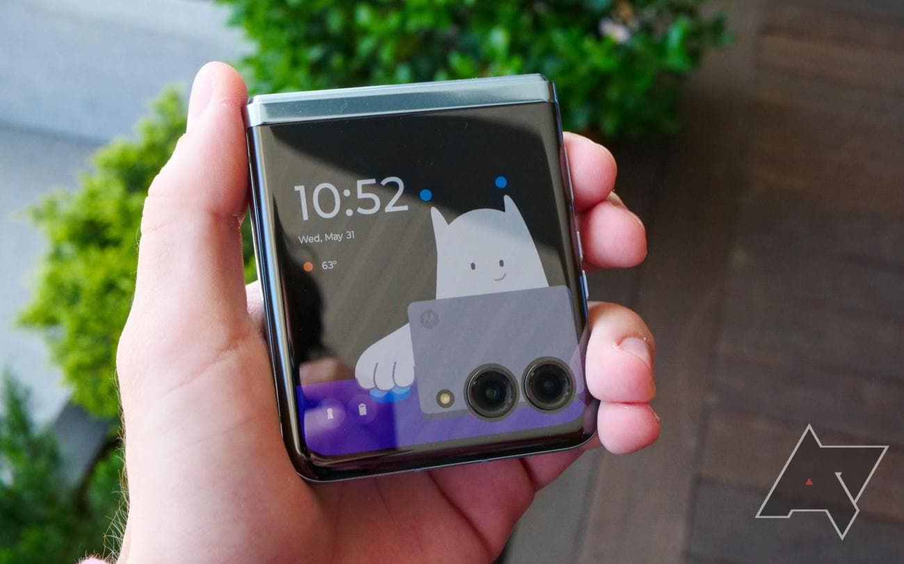 moto-razr-plus-hands-on-01