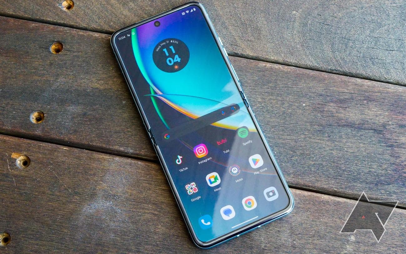 moto-razr-plus-hands-on-09