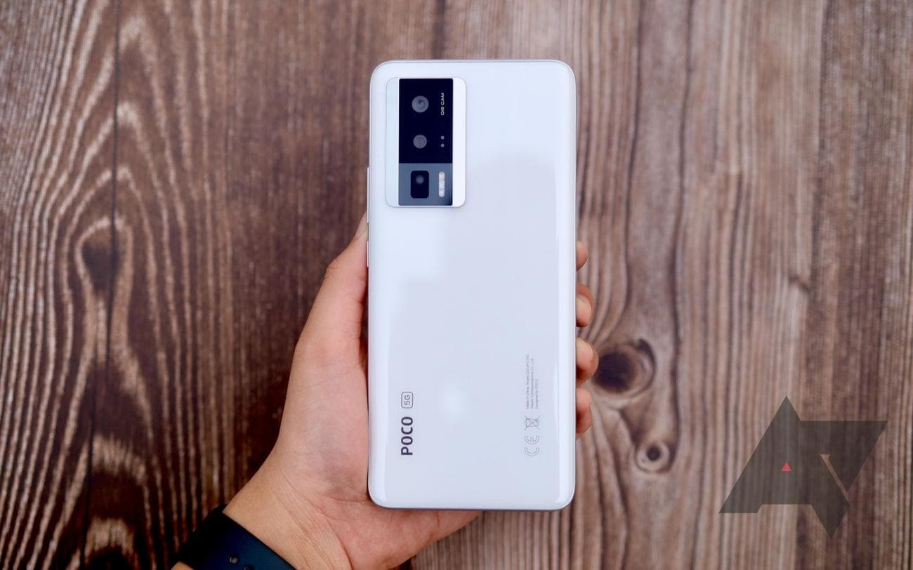 poco-f5-rear-in-hadn