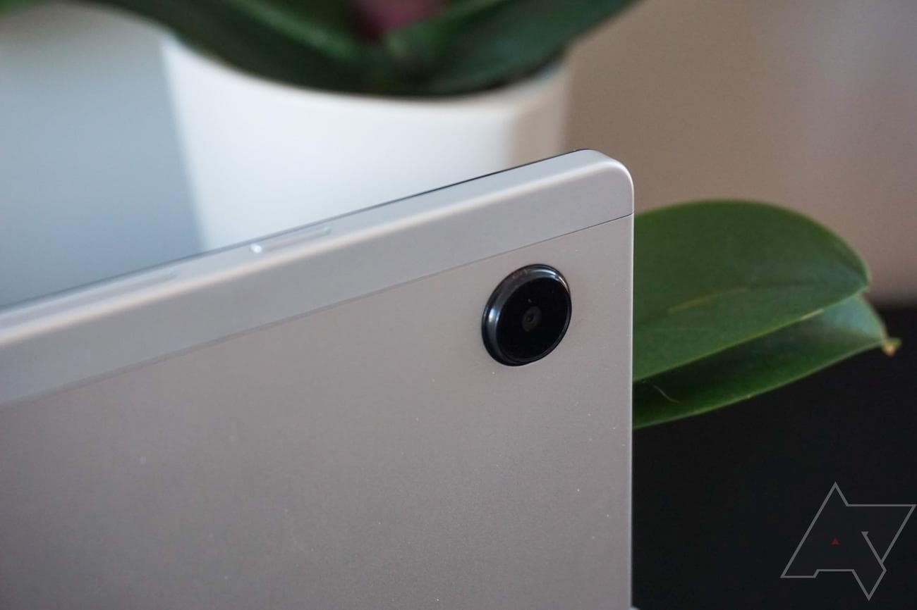 Κοντινό πλάνο του φακού της κάμερας στο Samsung Galaxy Tab A8