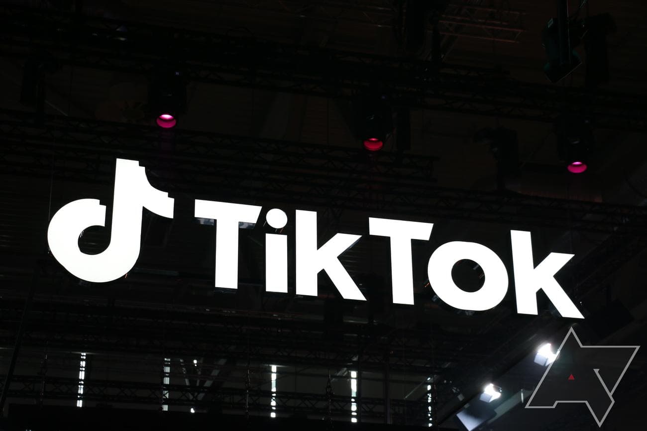 Banner TikTok στο Gamescon.