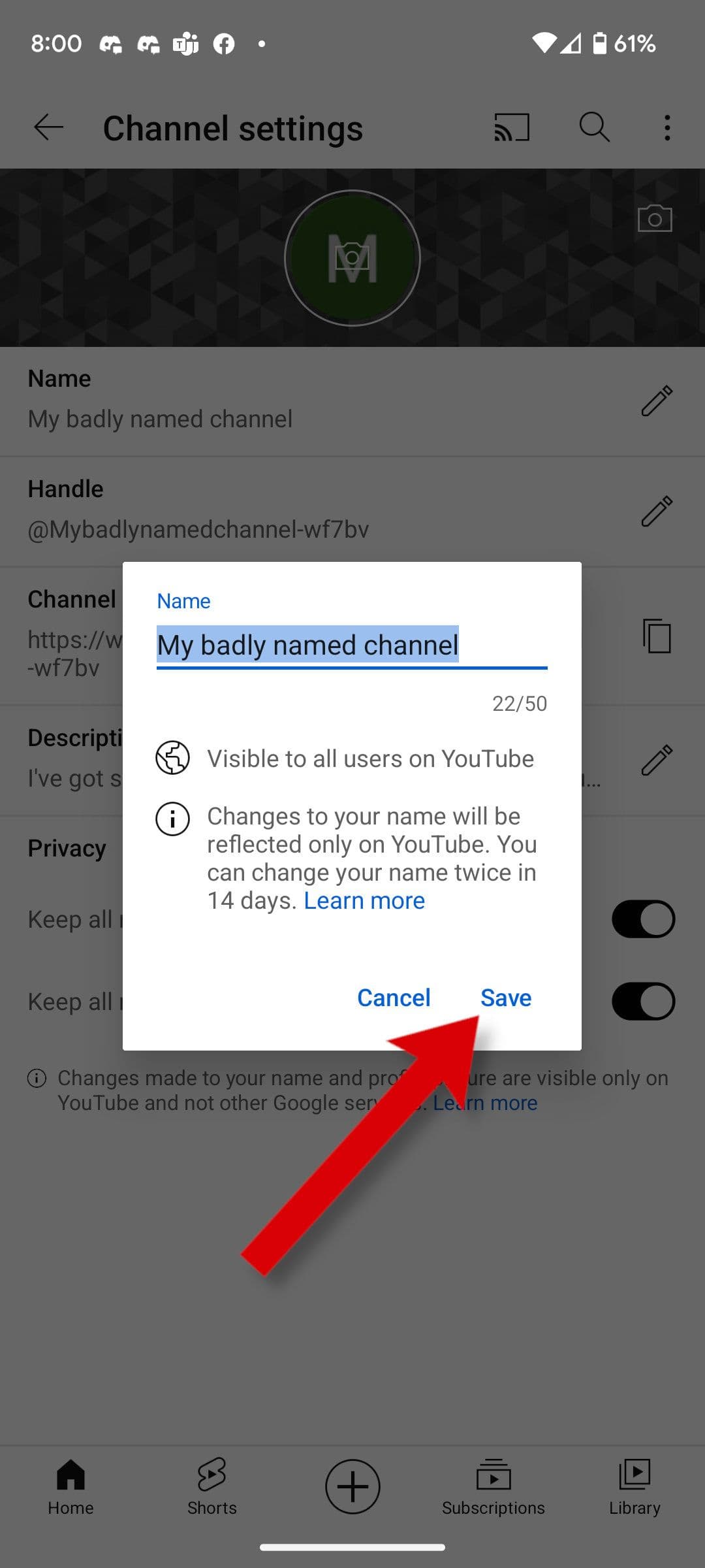 Ένα στιγμιότυπο οθόνης της εφαρμογής YouTube που δείχνει τον έλεγχο μετονομασίας καναλιού με ένα βέλος που δείχνει το κουμπί αποθήκευσης.