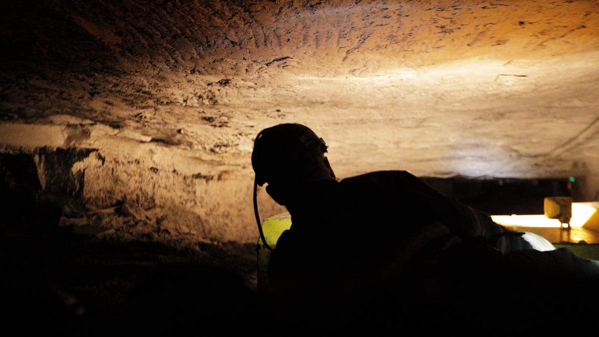 Ένας κανόνας για να σωθούν οι ζωές των ανθρακωρύχων είναι βυθισμένος στη γραφειοκρατία
