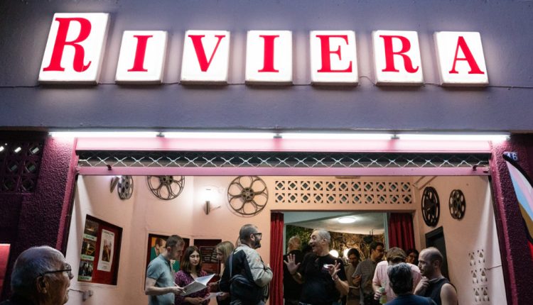 ΑΚΟΕ/ΑΜΦΙ: Η ιστορία της οργάνωσης και του περιοδικού που συσπείρωσε τη ΛΟΑΤΚΙ κοινότητα αποκλειστικά στο Vodafone TV - Digitaltvinfo.gr