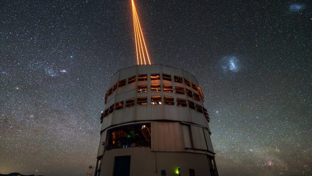 Γιατί τα λέιζερ πυροβολούν τον ουρανό πάνω από την έρημο Ατακάμα;