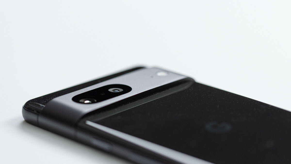 Amazon UK is currently selling the AI-powered Google Pixel 7 at a bargain price; get one before it's