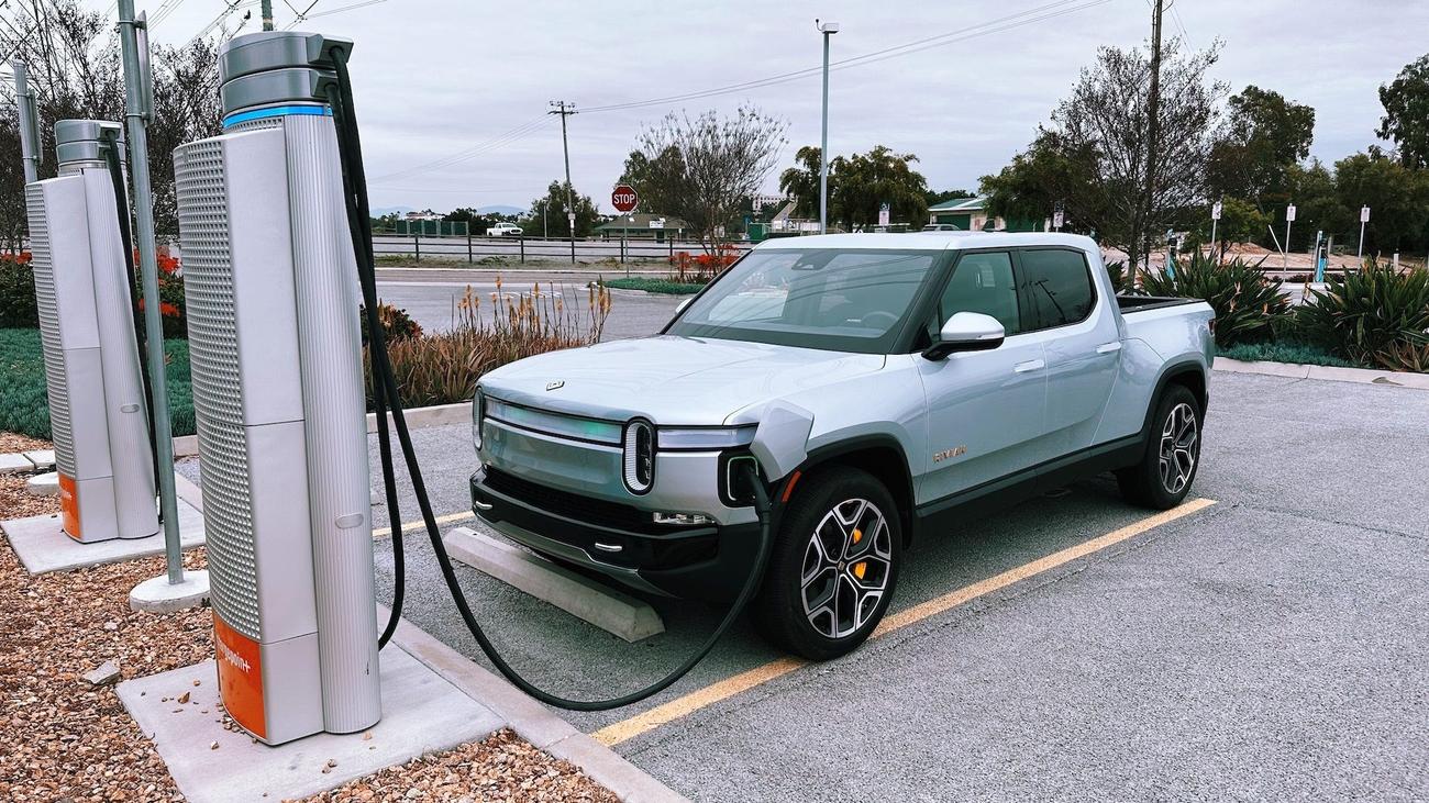 Η Rivian θα αποκτήσει πρόσβαση σε υπερσυμπιεστή Tesla το 2024 – Review Geek
