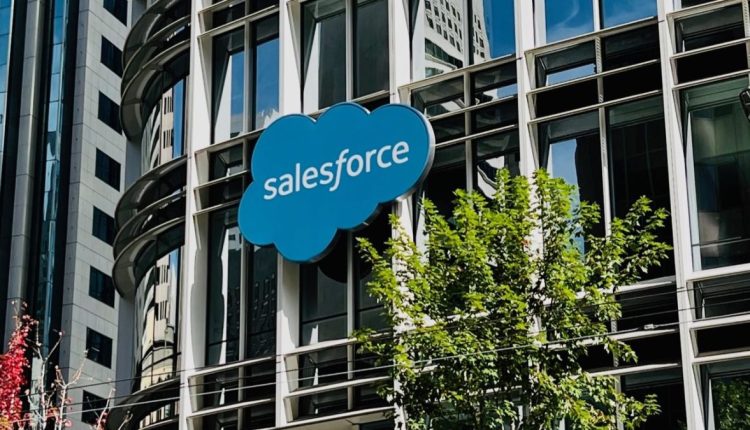 Η Salesforce θα μπορούσε να επανατοποθετηθεί ως εταιρεία δεδομένων