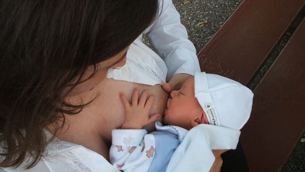 Θηλασμός: Διαβατήριο για καλές επιδόσεις στις σχολικές εξετάσεις