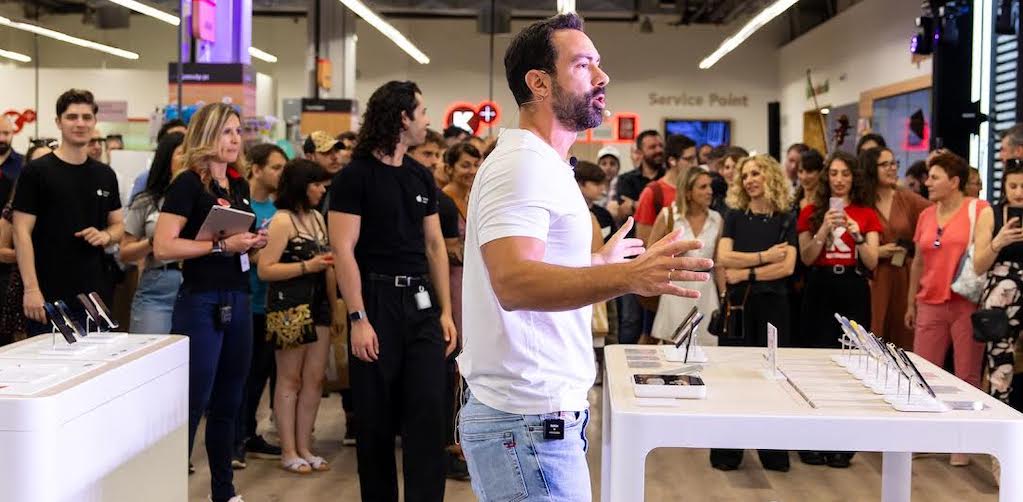 Με μεγάλη επιτυχία γιορτάστηκε η άφιξη του μοναδικού νέας γενιάς Apple Shop στην Ελλάδα, στο κατάστημα της Κωτσόβολος στο The Mall Athens