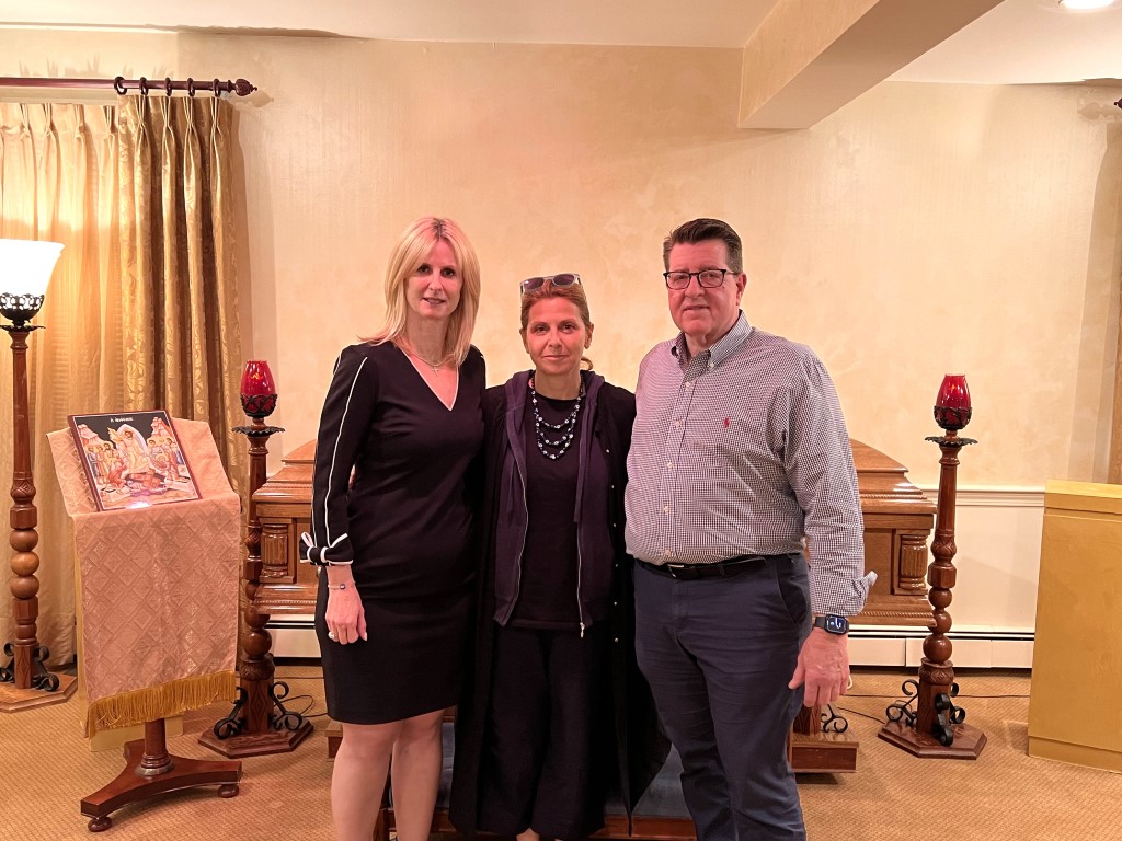 Με τα αδέλφια George και Adrianne Faggas στο 60 ετών γραφείο τελετών τους