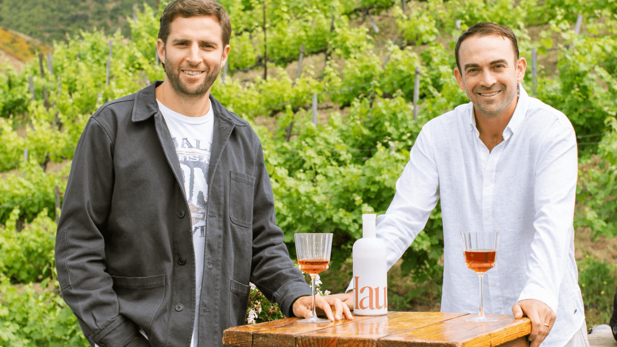 Μετά τις φιλοδοξίες για απεριτίφ, το Haus επέστρεψε στα εικονικά ράφια μέσω του The Naked Market
