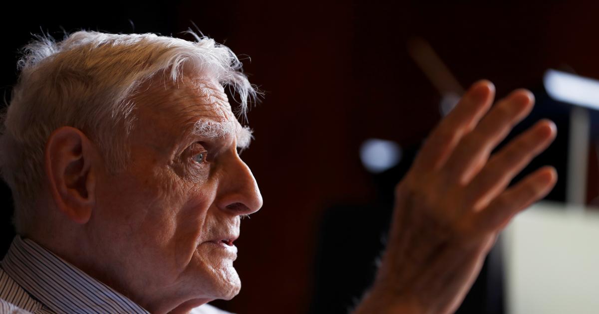 Ο δημιουργός μπαταριών ιόντων λιθίου John Goodenough πεθαίνει σε ηλικία 100 ετών
