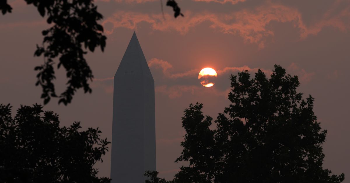 Ο καπνός των δασικών πυρκαγιών επιδεινώνεται για όλους, ειδικά για τις μειονεκτούσες ομάδες