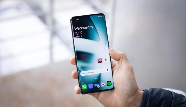 Το Best Buy προσφέρει τώρα το OnePlus 11 σε τεράστια έκπτωση. αλλά υπάρχει ένα πιάσιμο