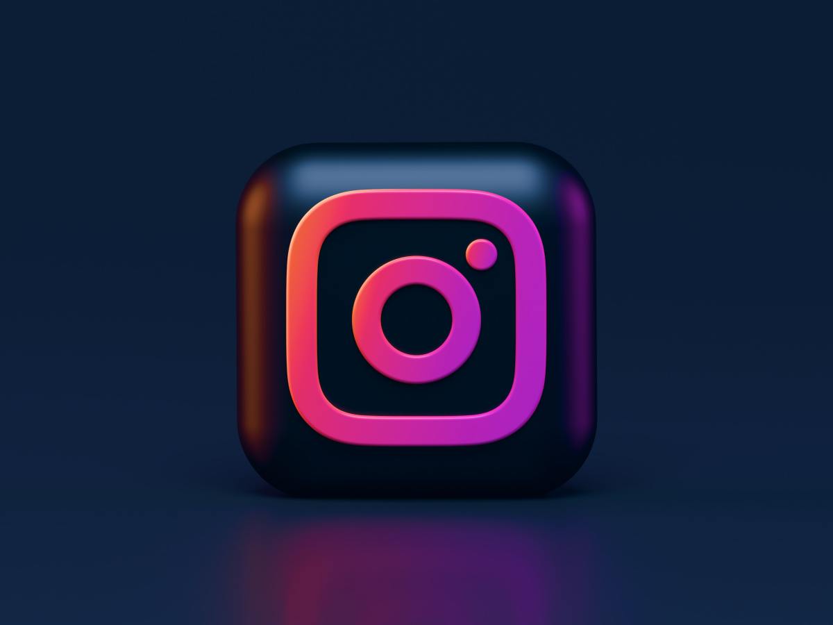 Το Instagram επιτρέπει επιτέλους στους χρήστες να κατεβάζουν δημόσιους κυλίνδρους
