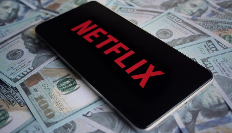 Το Netflix Caves μετά την αντίθεση της Ένωσης Συγγραφέων στις αυξήσεις στις αμοιβές των στελεχών
