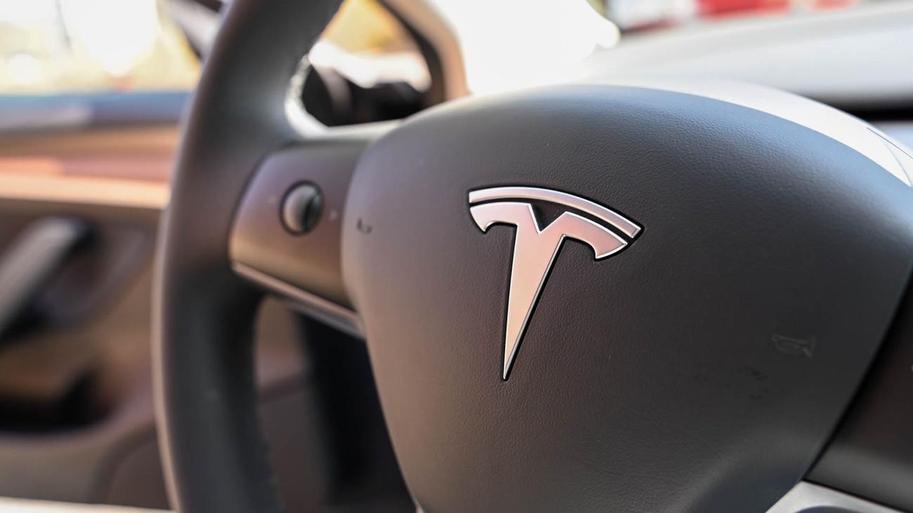 Το Tesla Model 3 Revamp θα μπορούσε να λάβει μεγάλη ώθηση - Review Geek