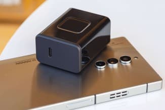 Το παγκόσμιο μοντέλο διατίθεται με φορτιστή 65W