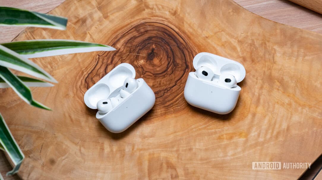 Σύγκριση θήκης ηρώων Apple Airpods Pro 2ης γενιάς με Apple Airpods 3ης γενιάς