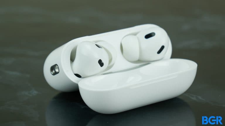 Apple AirPods Pro σε περίπτωση