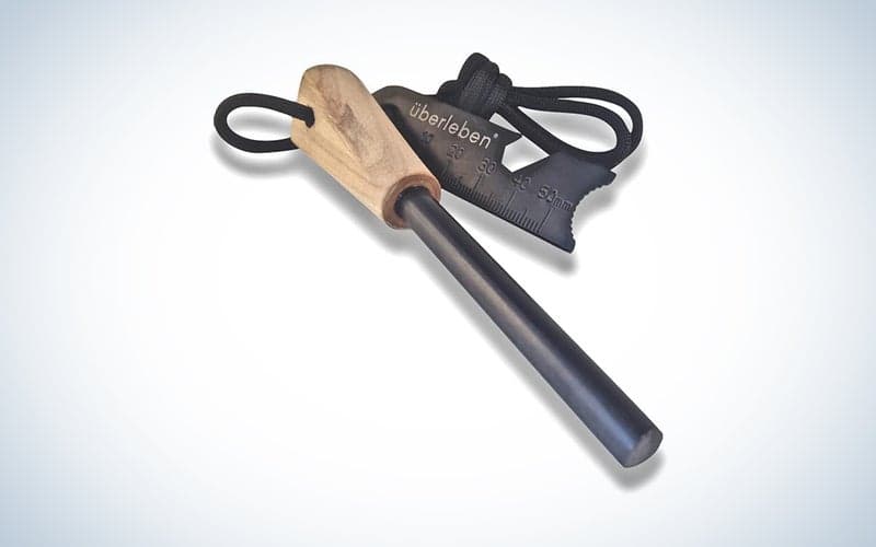 An überleben Zünden Fire Starter on a blue and white background