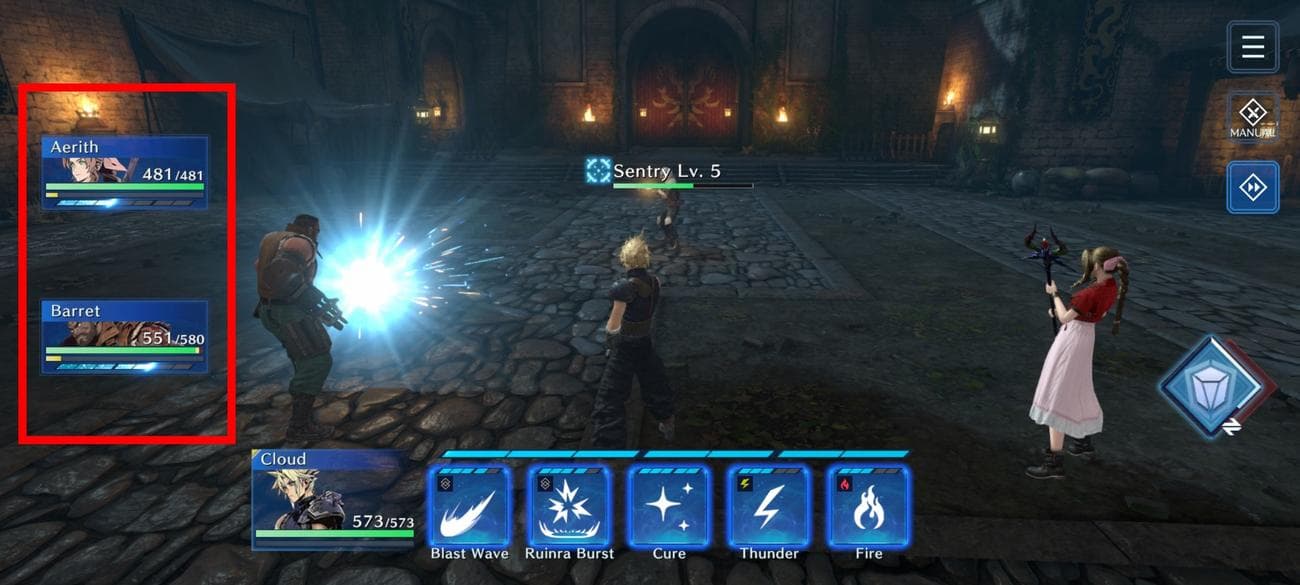 Κόκκινο ορθογώνιο περίγραμμα πάνω από τα προφίλ μελών του κόμματος στο Final Fantasy VII: Ever Crisis