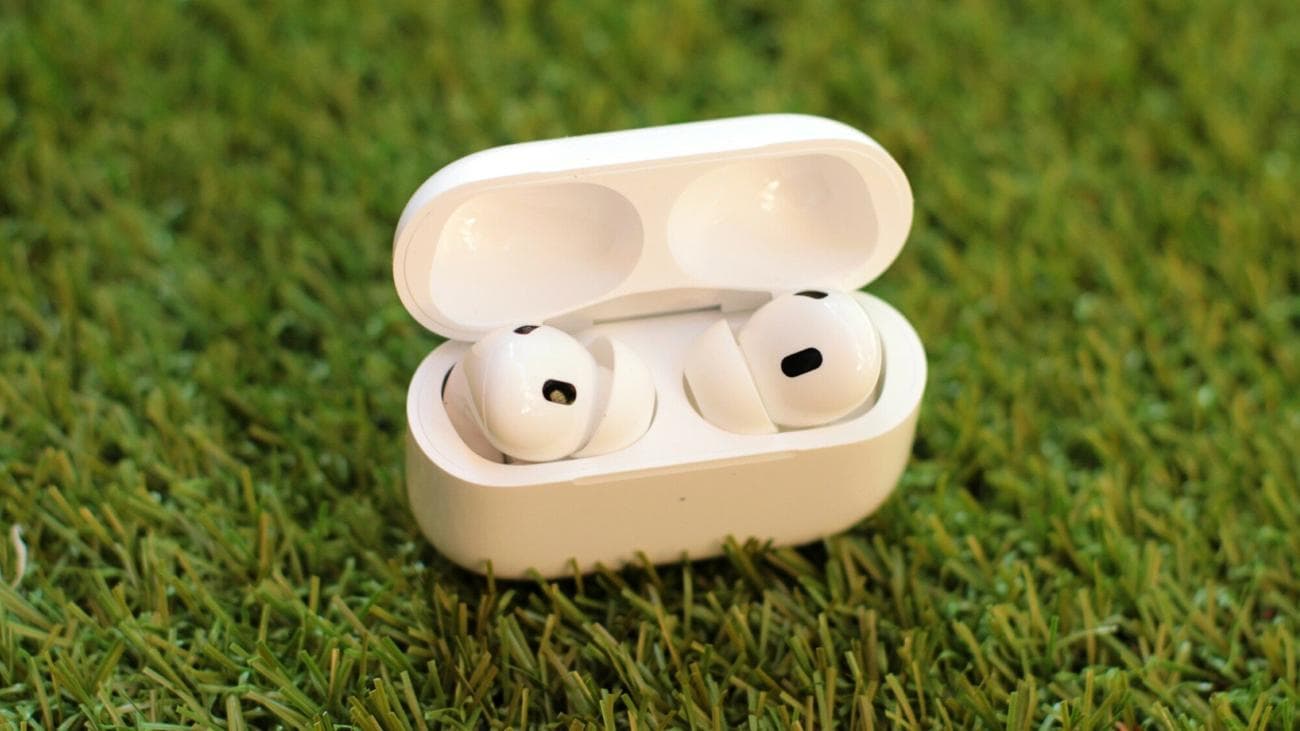 Apple AirPods Pro 2 και θήκη φόρτισης