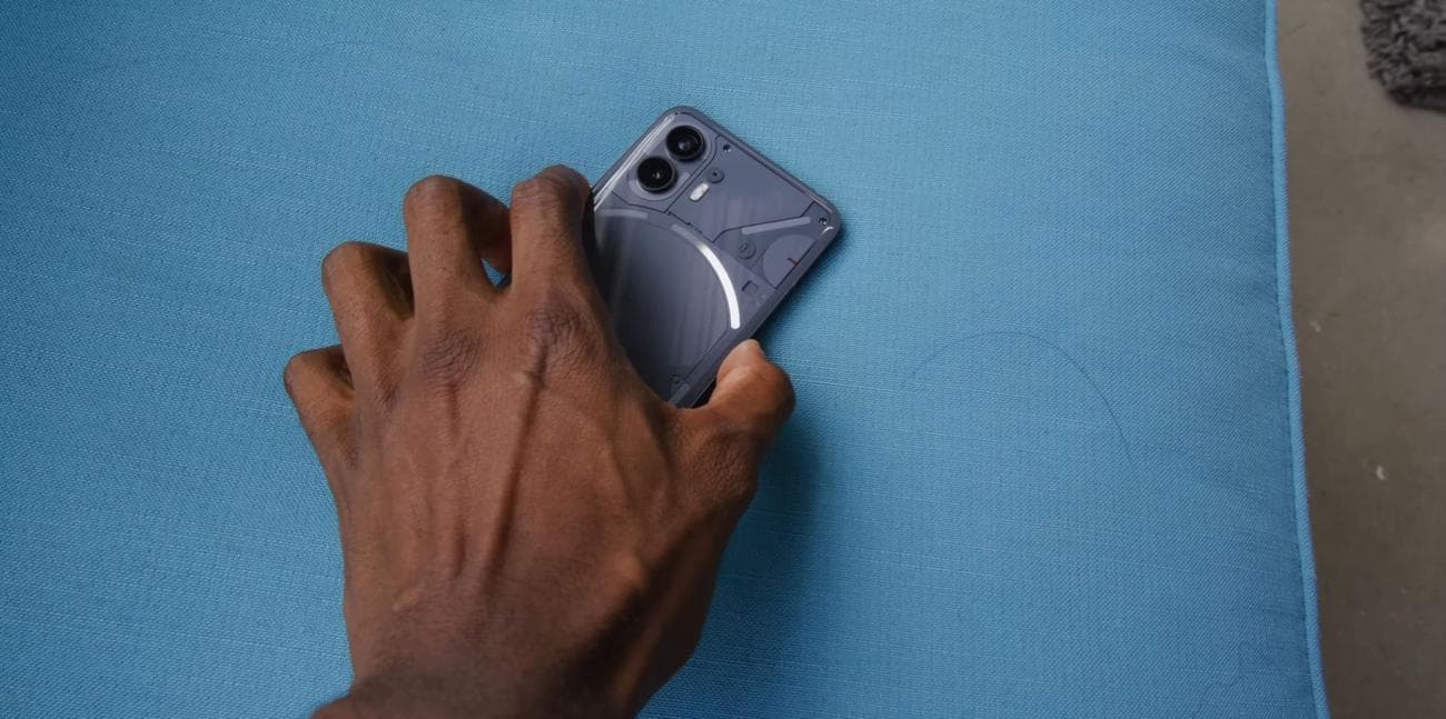 mkbhd-nothing-phone-2-exclusive-volume-glyph