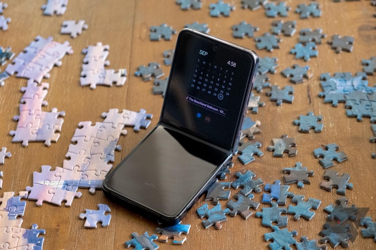 , Samsung Galaxy Z Flip 4 vs. Galaxy S22+: Which has aged better?, TechWar.gr