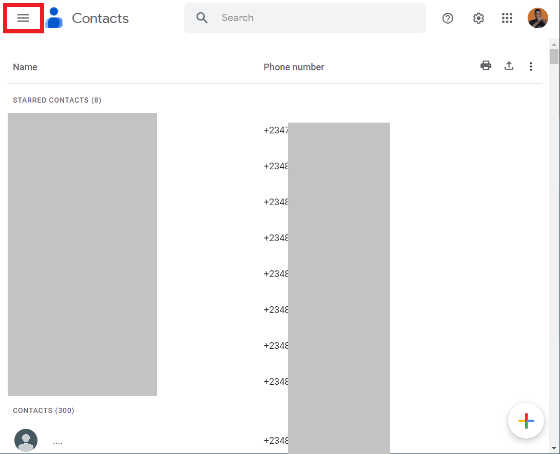 Ένα στιγμιότυπο οθόνης που επισημαίνει το κουμπί μενού στην εφαρμογή Ιστού Επαφές Google