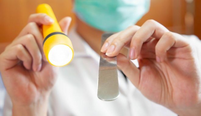 Άνδρας ανέπτυξε πράσινη τριχωτή γλώσσα