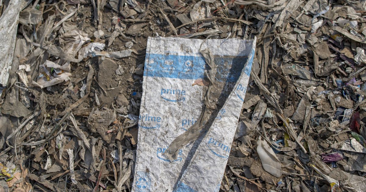 Η Amazon λέει ότι θα καταργήσει τα ταχυδρομεία με πλαστική επένδυση
