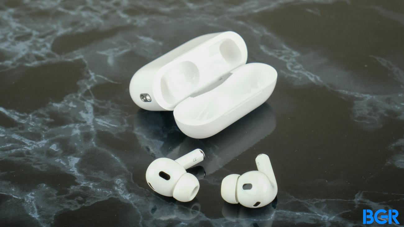 Η Apple θα επικεντρωθεί σε νέες λειτουργίες AirPods με γνώμονα την αναπτυσσόμενη αγορά ακουστικών βαρηκοΐας
