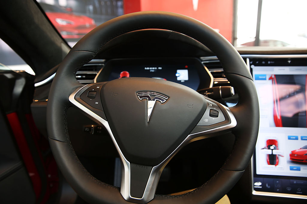 Η Tesla θα παράσχει περισσότερες πληροφορίες σχετικά με το σύστημα ειδοποίησης οδηγού εν μέσω της έρευνας Autopilot
