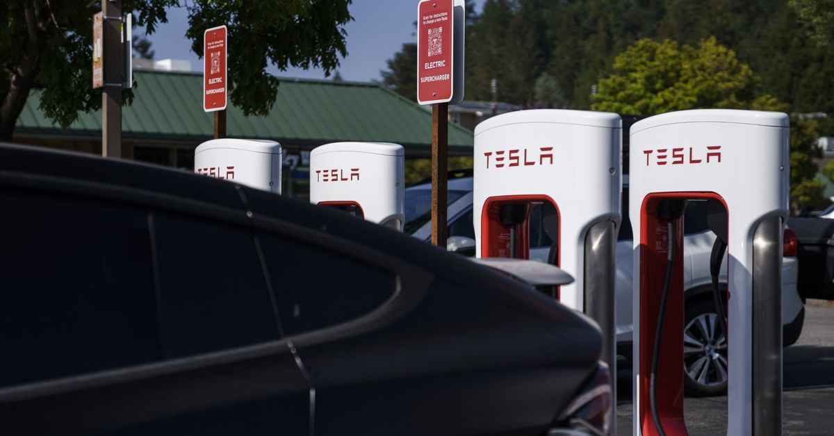 Η VW σε συνομιλίες για την υιοθέτηση του βύσματος φόρτισης EV της Tesla, αλλά η Toyota μένει σιωπηλή
