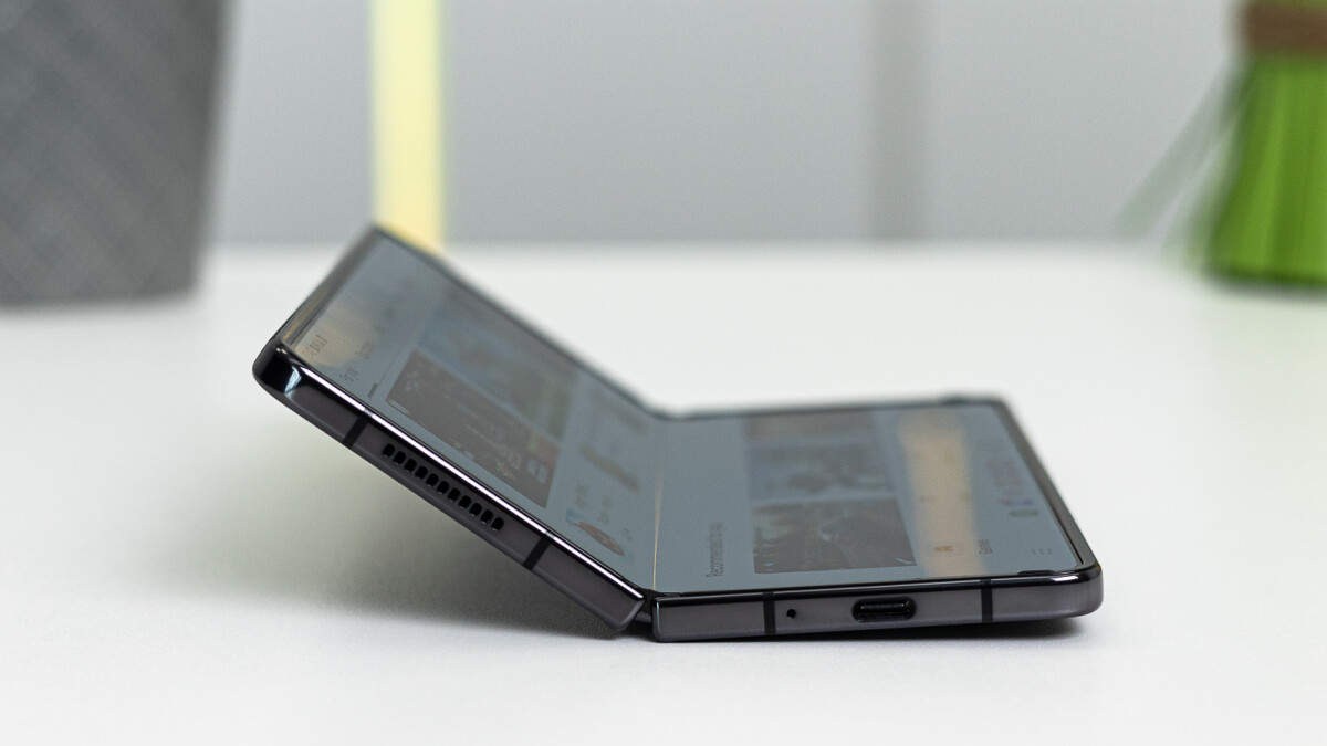 Galaxy Z Fold 5 leak shows us colorful cases and S Pens