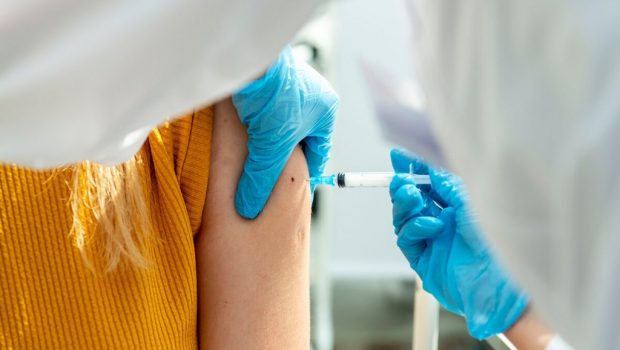 Μέχρι και την αποτελεσματικότητα των εμβολίων αναστέλλει το στρες