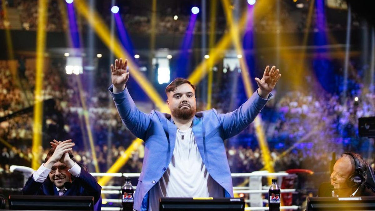 Ο Ibai προσπαθεί να σπάσει το ρεκόρ του Twitch με το La Velada del Año
