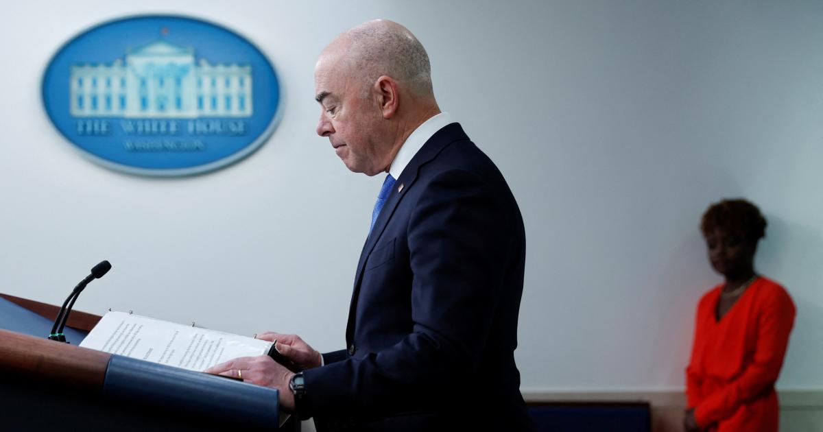 Ο δικαστής εμποδίζει ομοσπονδιακούς αξιωματούχους να επικοινωνήσουν με εταιρείες τεχνολογίας
