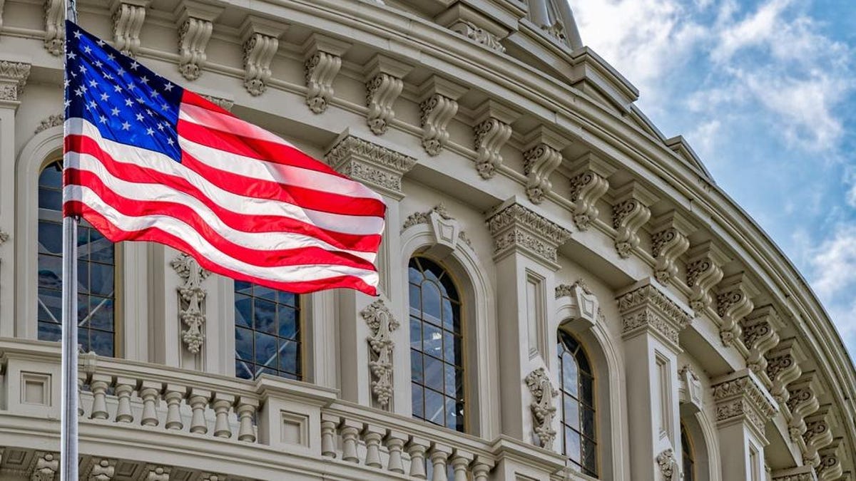 Οι γερουσιαστές ζητούν μια νέα υπηρεσία για τη ρύθμιση της μεγάλης τεχνολογίας
