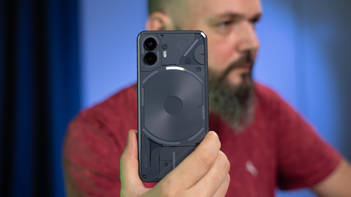 Nothing Phone (2)